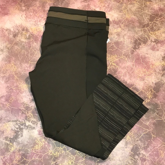 NWT RARE LULULEMON GIVE ME QI CROP GREEN STRIPE 12 - Picture 1 of 1